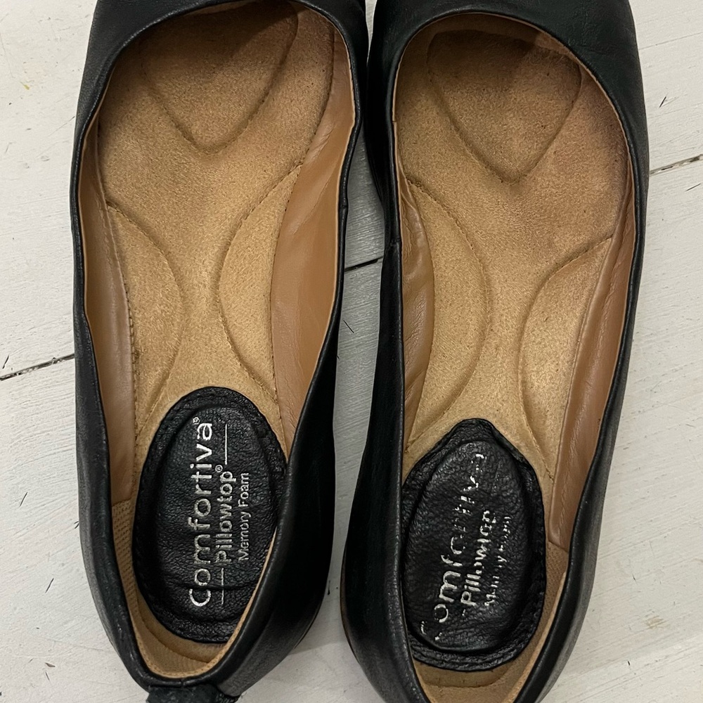 Comfortiva Ronah Black Leather Flats Size 8.5M memory foam footbed
